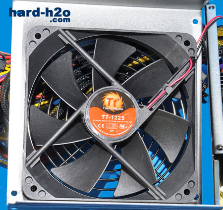 Ampliar Foto Fuente de alimentación Thermaltake TR2 600W